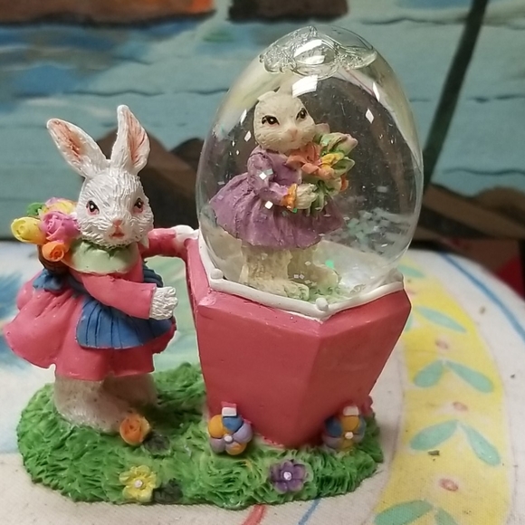 2 Easter bunny snow globe - Picture 2 of 8